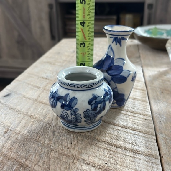 Set of Two Vintage Blue and White Oriental Porcelain Vases. 2” and 4” tall. #224 - Picture 11 of 11